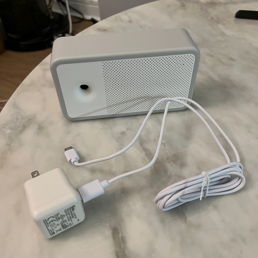 Awair Element indoor air quality monitor/PLANETS mining device.
